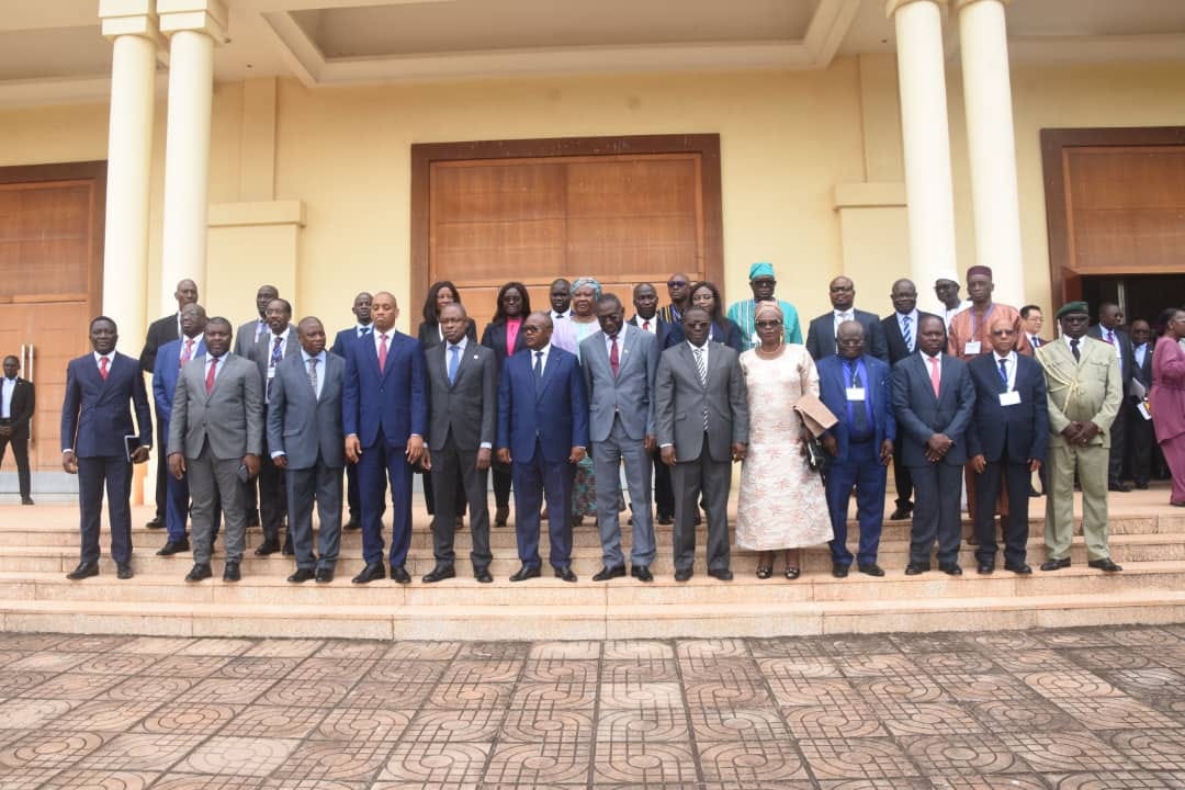 <p>
	Cerim&oacute;nia de abertura da vig&eacute;sima quarta reuni&atilde;o anual Estatut&aacute;ria dos Presidentes e Ju&iacute;zes Conselheiros dos Tribunais de Contas dos Estados Membros da UEMOA.</p>
